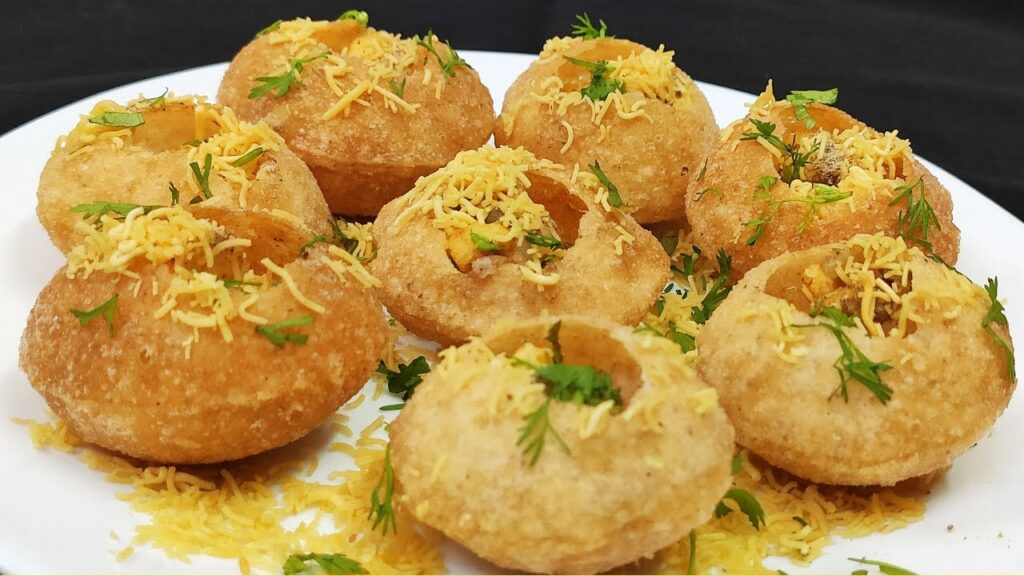 Sukhi Puri / Masala Puri plate with 6 pieces at Pani Puri Paradise Mississauga